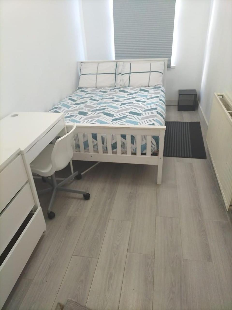 Comfortable Double Bed Located Near City Centre, Suitable For Contractors Health Care Professionals Or Long Business Stays In Coventry Or Delightful Holidays In Coventry Or Within The West Midlands Area Free Wifi Tea And Coffee Provided Eksteriør bilde