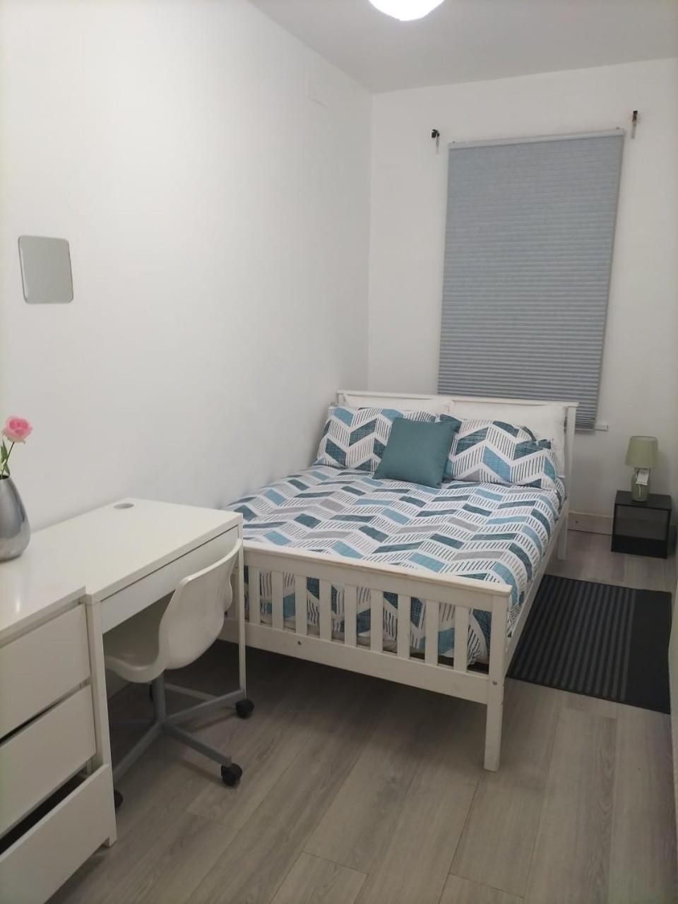 Comfortable Double Bed Located Near City Centre, Suitable For Contractors Health Care Professionals Or Long Business Stays In Coventry Or Delightful Holidays In Coventry Or Within The West Midlands Area Free Wifi Tea And Coffee Provided Eksteriør bilde