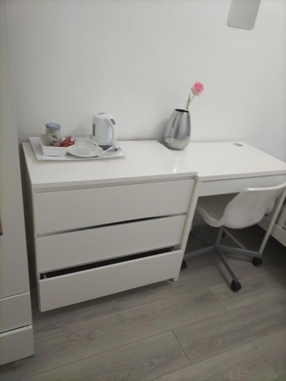 Comfortable Double Bed Located Near City Centre, Suitable For Contractors Health Care Professionals Or Long Business Stays In Coventry Or Delightful Holidays In Coventry Or Within The West Midlands Area Free Wifi Tea And Coffee Provided Eksteriør bilde