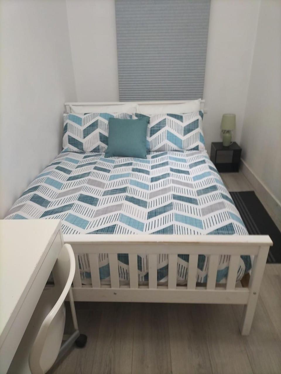 Comfortable Double Bed Located Near City Centre, Suitable For Contractors Health Care Professionals Or Long Business Stays In Coventry Or Delightful Holidays In Coventry Or Within The West Midlands Area Free Wifi Tea And Coffee Provided Eksteriør bilde